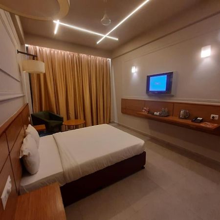 Hotel Polo Max Allahabad Prayagraj Esterno foto