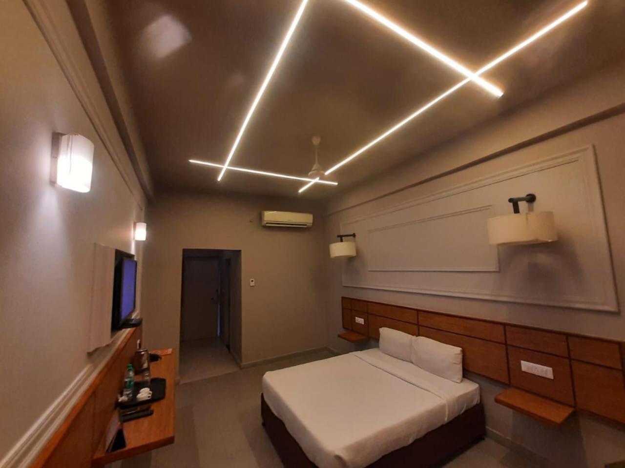 Hotel Polo Max Allahabad Prayagraj Esterno foto