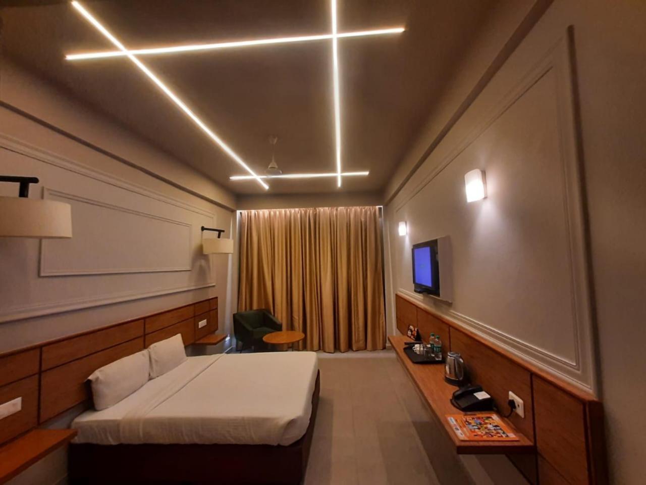 Hotel Polo Max Allahabad Prayagraj Esterno foto