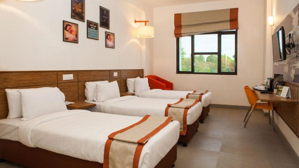 Hotel Polo Max Allahabad Prayagraj Esterno foto