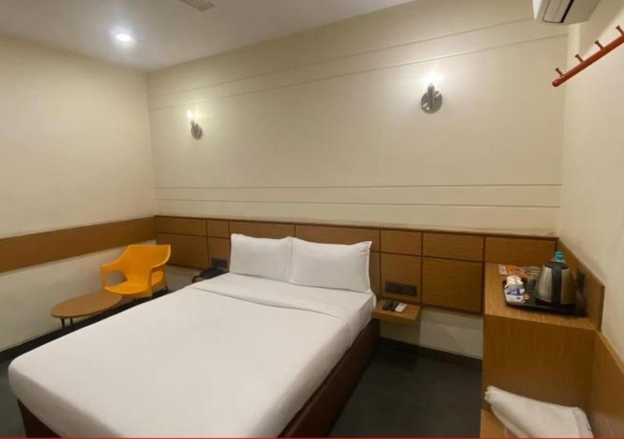 Hotel Polo Max Allahabad Prayagraj Esterno foto