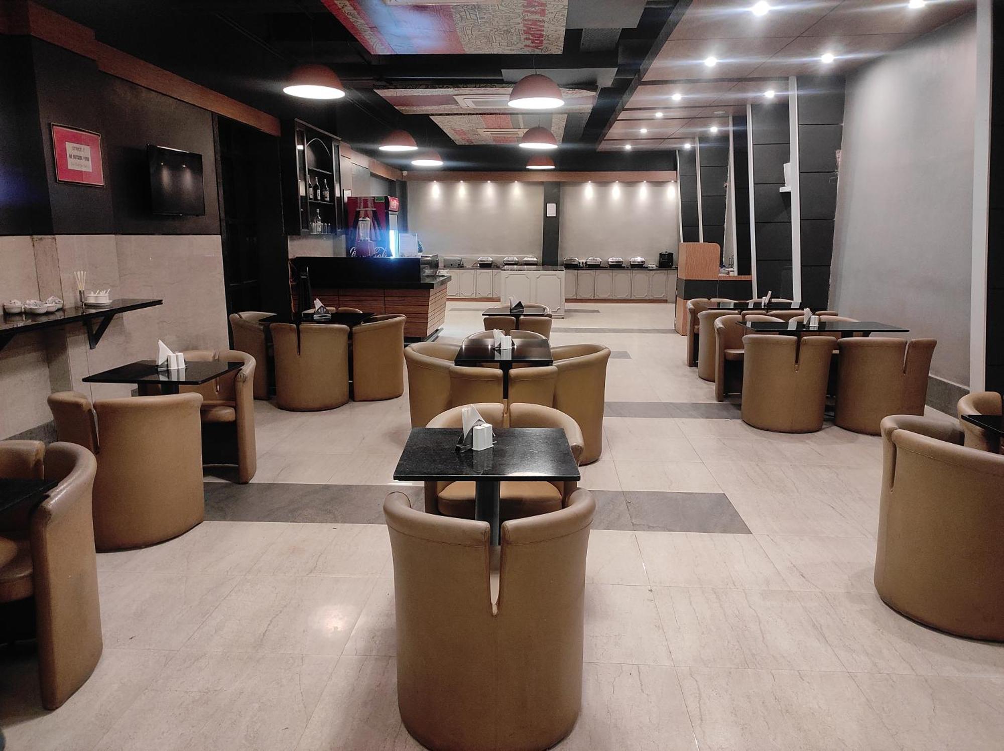 Hotel Polo Max Allahabad Prayagraj Esterno foto
