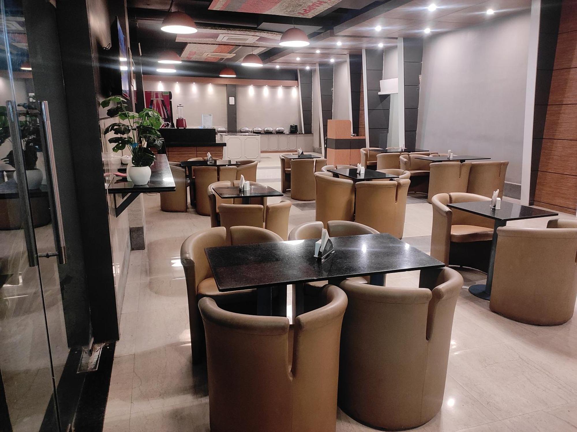 Hotel Polo Max Allahabad Prayagraj Esterno foto